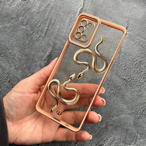 Чехол для Samsung Galaxy A31 с защитой камеры прозрачный чехол с персиковым бортиком и золотой обводкой со змеей
