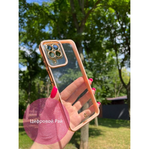 Чехол для Samsung Galaxy M33 прозрачный с персиковым бортиком и золотой обводкой.