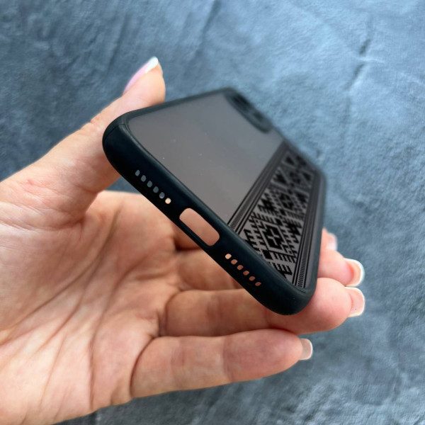 Чехол для iPhone 11 вышиванка черная оригинальная