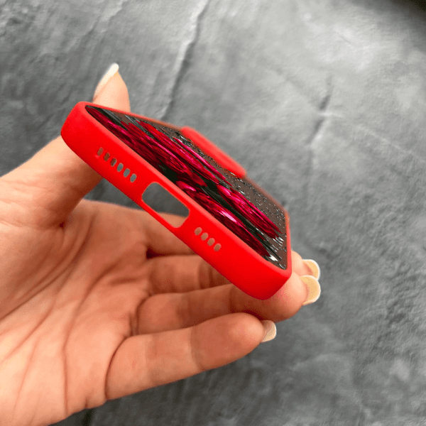 Чехол для iPhone 15 Pro Max красные крупные пионы красный бортик
