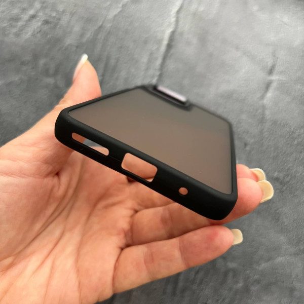 Чехол для Motorola G14 матовый пластик с черным бортиком и металлической обводкой по камере