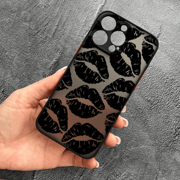 Чохол для iPhone 13 Pro Max з захистом камери чорні губи