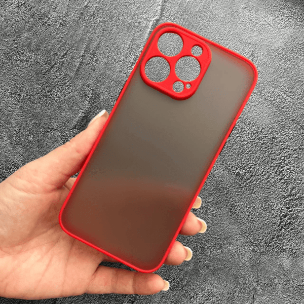 Чехол для iPhone 13 Pro Max матовый пластик с защитой камеры без принта красный бортик
