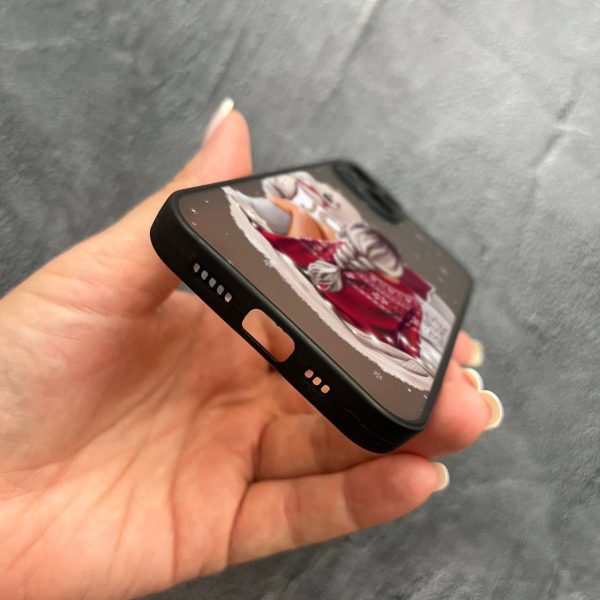 Чехол для iPhone 14 с защитой камеры новогодний девочка.
