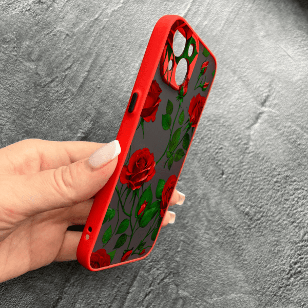 Чехол для iPhone 15 с защитой камеры красные розы красный бортик