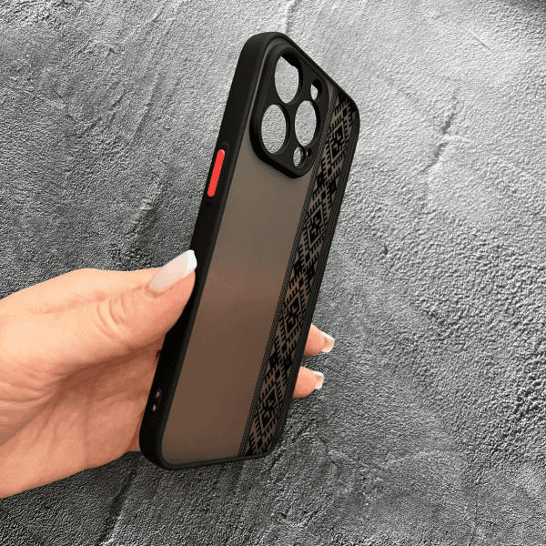 Чохол для iPhone 14 Pro з захистом камери вишиванка чорна оригінальна