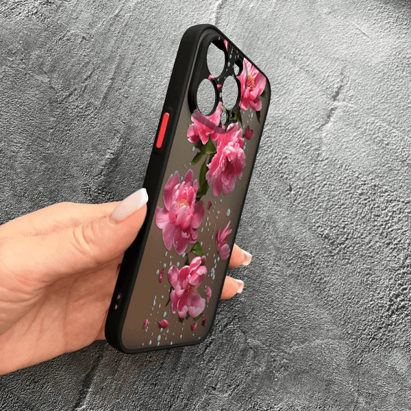 Чехол для iPhone 14 Pro с защитой камеры пионы с дождем