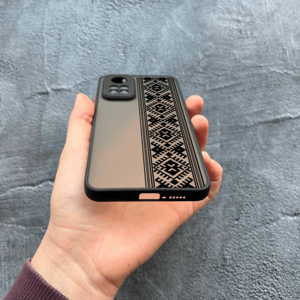 Чехол для Xiaomi Mi 10T / 10T Pro с защитой камеры с вышиванкой черная оригинальная