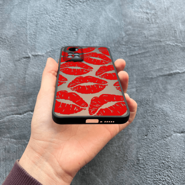 Чехол для Xiaomi Mi 10T / 10T Pro с защитой камеры с красными губами