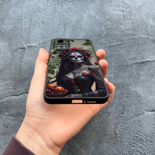 Чехол для Xiaomi Mi 10T / 10T Pro с защитой камеры девушка Санта-Муэрте и листьями