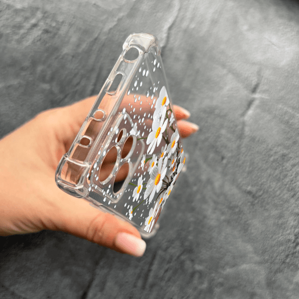 Чехол для Xiaomi Poco X5 Pro 5G с защитой камеры с белыми ромашками противоударный прозрачный силиконовый чехол