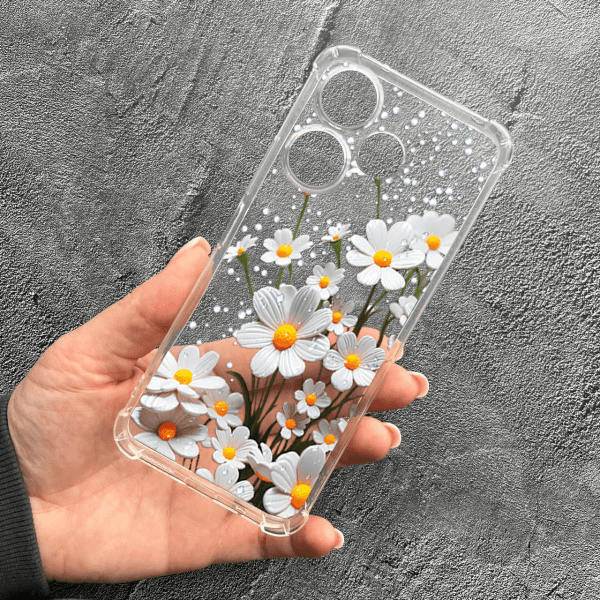 Чехол для Xiaomi Redmi 13 4G с защитой камеры с белыми ромашками противоударный прозрачный силиконовый чехол