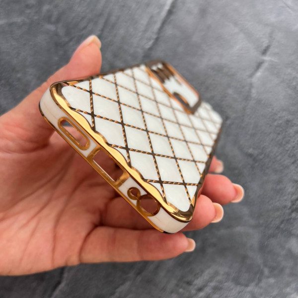 Чехол для Tecno Spark 8c / Spark Go 2022 с защитой камеры белая «подушечка»