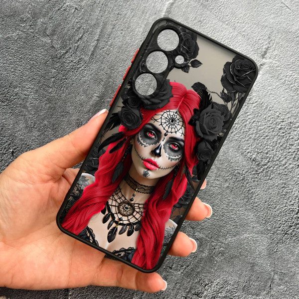 Чехол для Samsung Galaxy M35 с защитой камеры девушка Санта-Муэрте в розах