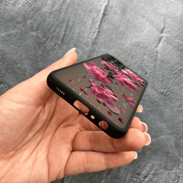 Чехол для Samsung Galaxy M33 с защитой камеры с цветами и дождем