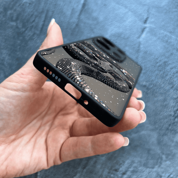 Чехол для Xiaomi Redmi Note 13 Pro 4G / Poco M6 Pro 4G / Xiaomi Redmi Note 14S с защитой камеры со змеей с блестками