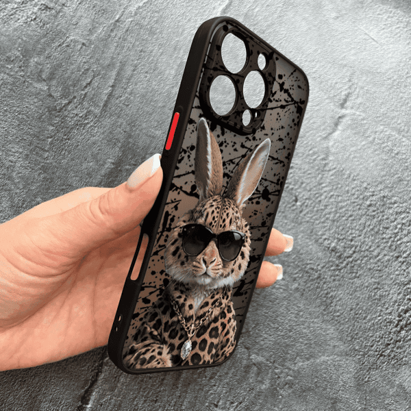 Чохол для iPhone 16 Pro Max з захистом камери з зайцем у леопарді