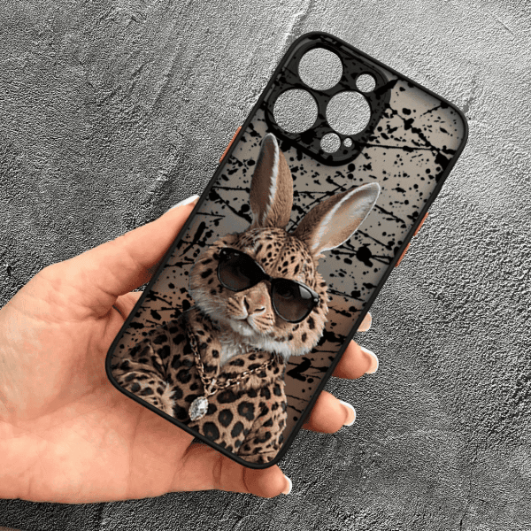 Чохол для iPhone 15 Pro Max з захистом камери з зайцем у леопарді