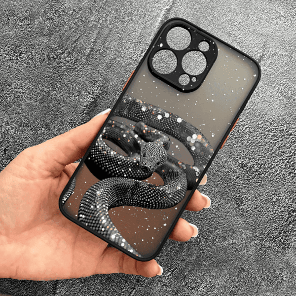 Чехол для iPhone 15 Pro Max с защитой камеры со змеей с блестками