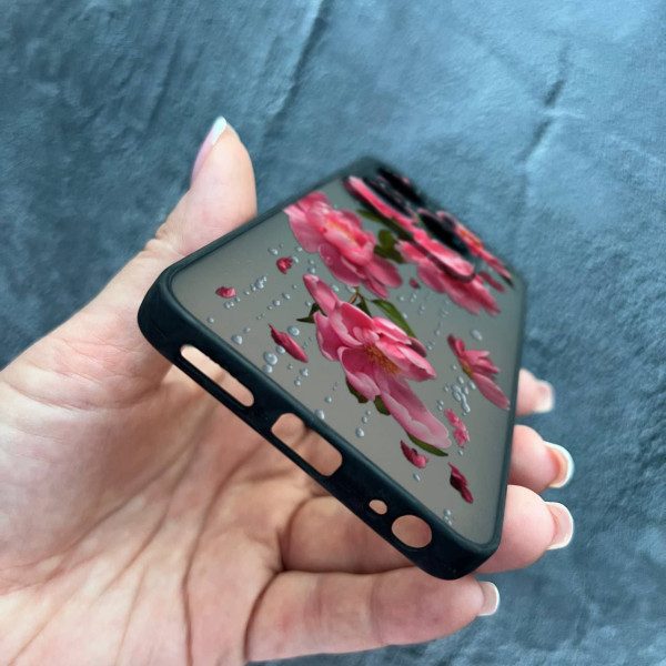 Чехол для Infinix Hot 40 / Hot 40 Pro с защитой камеры с цветами и дождем