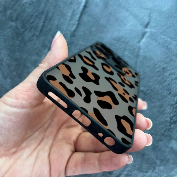 Чехол для Infinix Hot 40 / Hot 40 Pro с защитой камеры с леопардом шоколадным