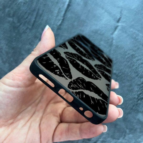 Чехол для Infinix Hot 40 / Hot 40 Pro с защитой камеры с черными губами