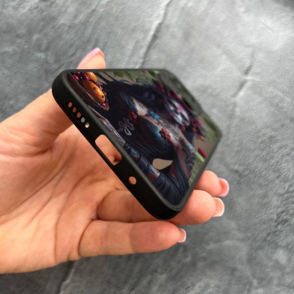 Чехол для Xiaomi Redmi 10С / Xiaomi Poco C40 с защитой камеры девушка Санта-Муэрте и листьями