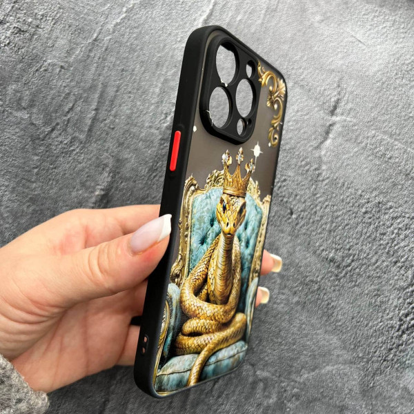 Чохол для iPhone 15 Pro Max із захистом камери зі змією на троні