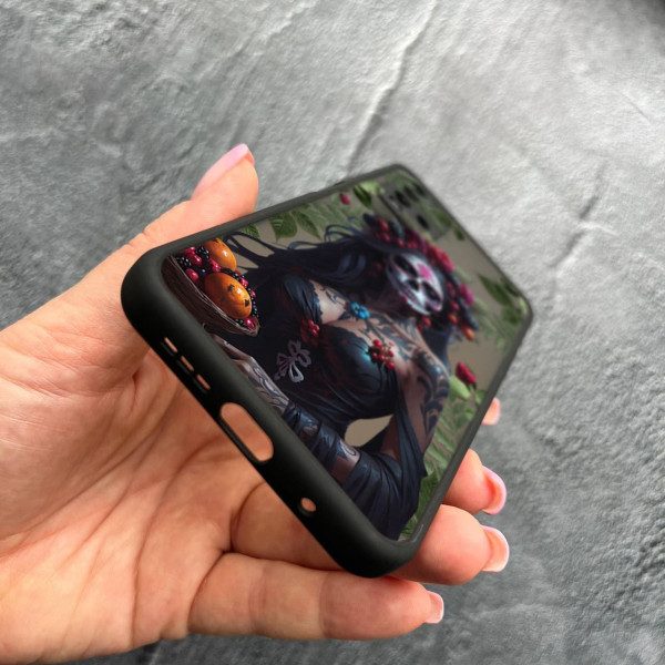Чехол для Xiaomi Redmi 9T с защитой камеры девушка Санта-Муэрте и листьями