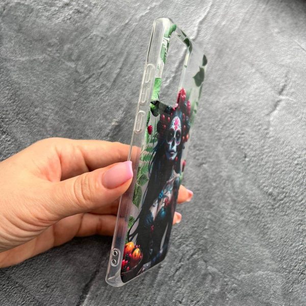 Чехол для Motorola G85 с девушкой Санта-Муэрте с листьями прозрачный силиконовый чехол