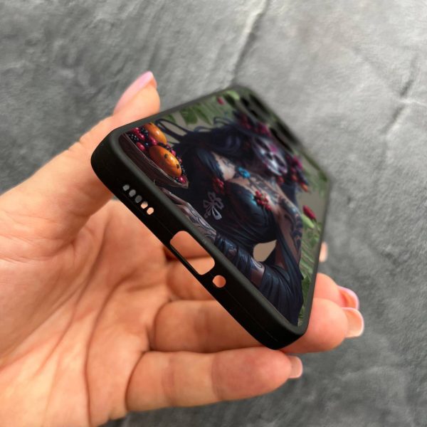 Чехол для Xiaomi 14T с защитой камеры девушка Санта-Муэрте и листьями
