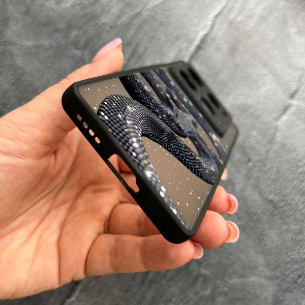 Чехол для Infinix Note 40 Pro X6850 с защитой камеры со змеей с блестками