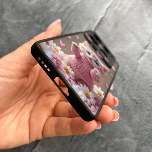 Чехол для Infinix Note 40 Pro X6850 с защитой камеры с котом в цветах ромашки