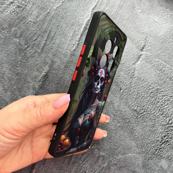 Чехол для Realme 12 pro 5G с защитой камеры девушка Санта-Муэрте и листьями