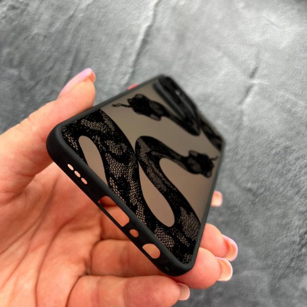 Чехол для Oppo Reno 7 4G с защитой камеры с черной змеей