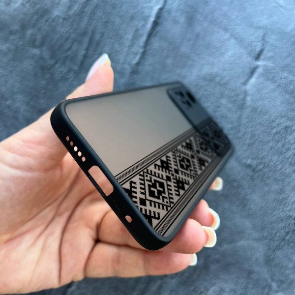 Чехол для Xiaomi Poco M4 Pro 4G с защитой камеры с вышиванкой черная оригинальная