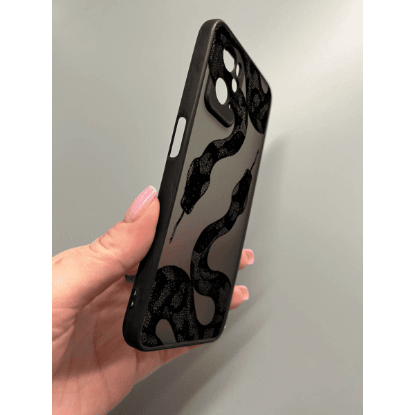 Чехол для Oppo A76 / A96 с защитой камеры с черной змеей