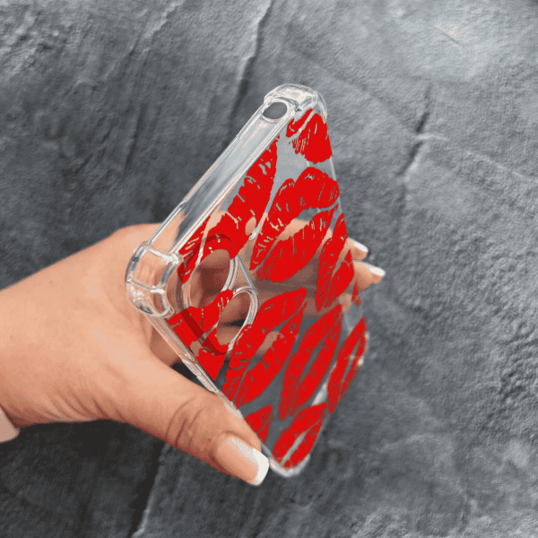 Чехол для Xiaomi Redmi 13C 4G / Poco C65 с защитой камеры с красными губами противоударный прозрачный силиконовый чехол