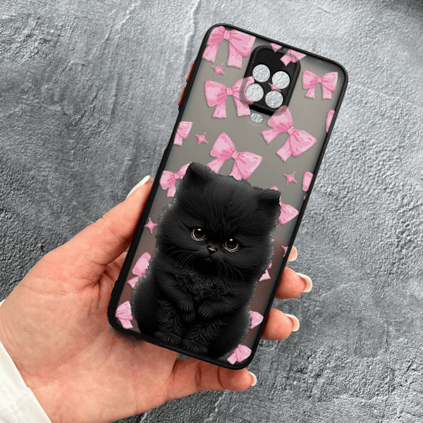 Чехол для Xiaomi Redmi Note 9s / Note 9 Pro / Note 9 Pro Max с защитой камеры детский с котом и бантиками
