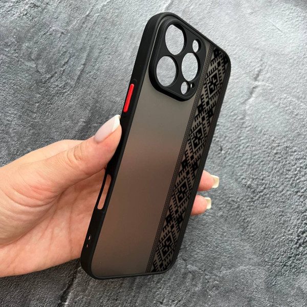Чехол для iPhone 16 Pro с защитой камеры с вышиванкой черная оригинальная