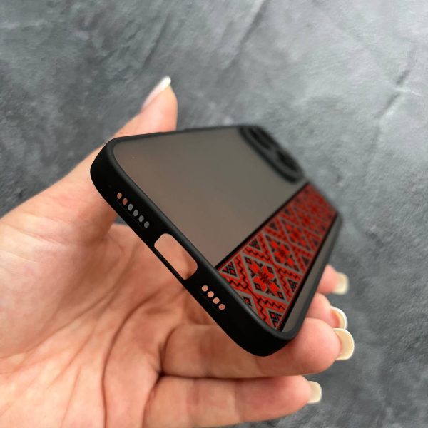 Чехол для iPhone 16 Pro с защитой камеры с вышиванкой Киевщина
