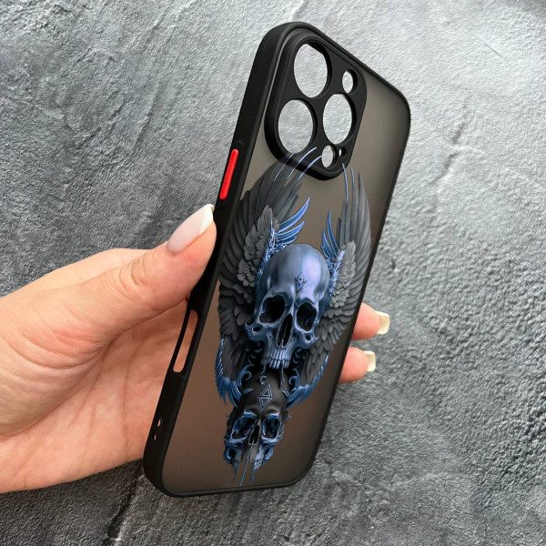 Чехол для iPhone 16 Pro с защитой камеры с черепом и крыльями