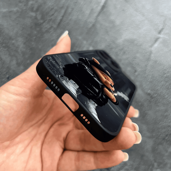 Чехол для iPhone 16 Pro с защитой камеры с мишкой Винни