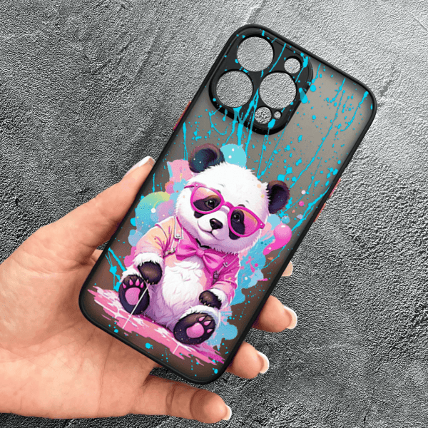 Чехол для iPhone 16 Pro с защитой камеры с пандой в очках