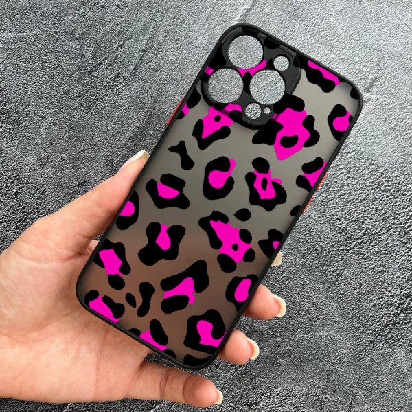 Чехол для iPhone 16 Pro с защитой камеры с розовым леопардом