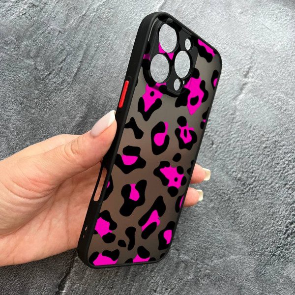 Чехол для iPhone 16 Pro с защитой камеры с розовым леопардом