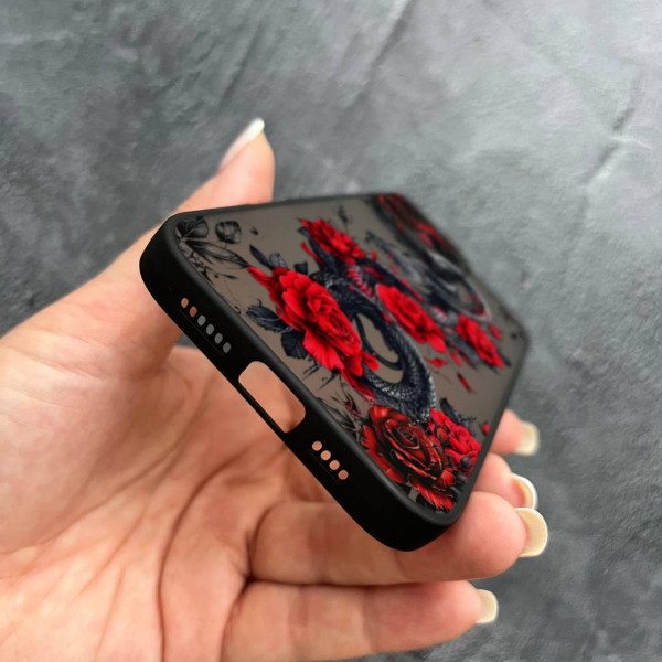 Чехол для iPhone 16 Pro с защитой камеры со змеей в цветах