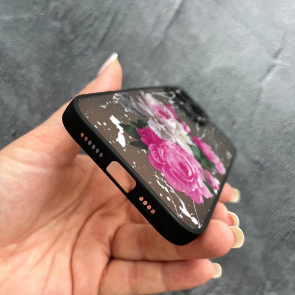 Чехол для iPhone 16 Pro с защитой камеры с цветами пионами классическими