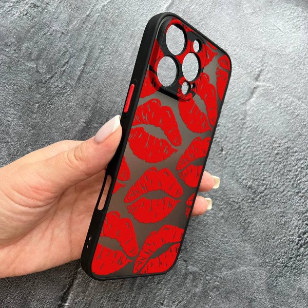 Чехол для iPhone 16 Pro с защитой камеры с красными губами