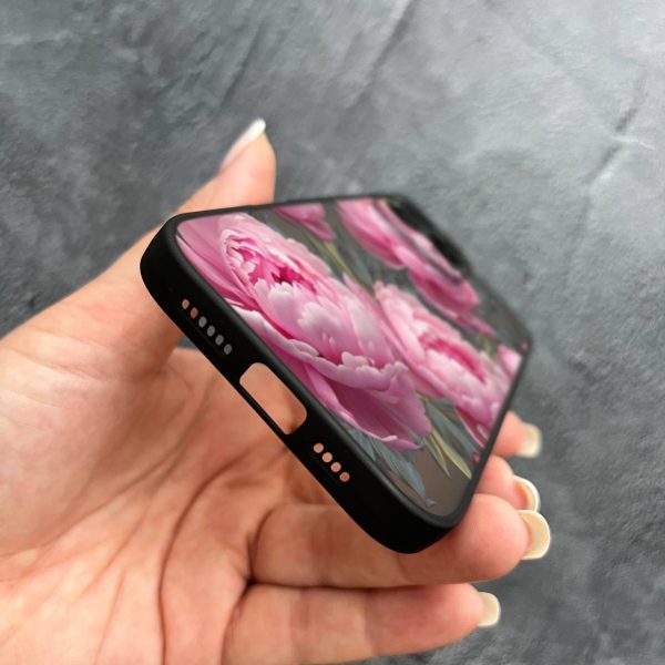 Чехол для iPhone 16 Pro с защитой камеры с цветами пионы
